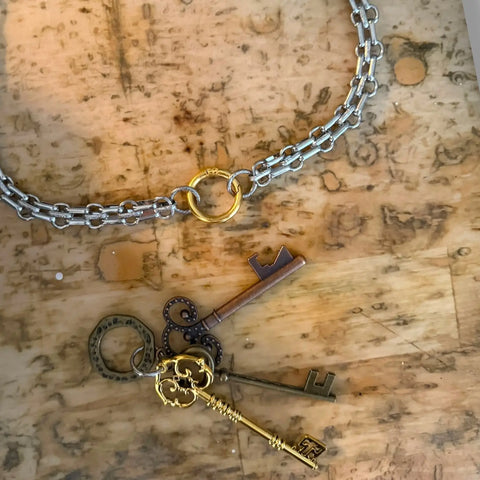 Custom layered skeleton key chain necklace with detachable oversized keys and central metal ring / silver