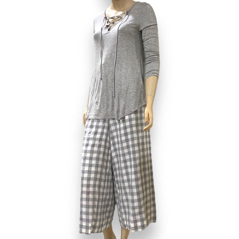 Gingham Print Mid Rise Wide Legged Checkered Capri Pants -Size XL - House of Harlow 1960