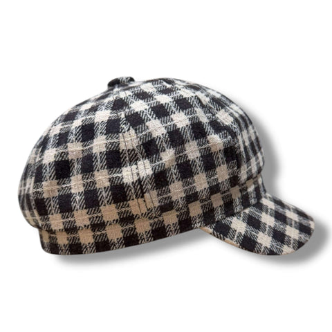 Classic Tweed Plaid Newsboy Cap – 8-Panel Baker Boy Hat (Unisex) with curved stiff brim and plaid 8-panel crown black and white