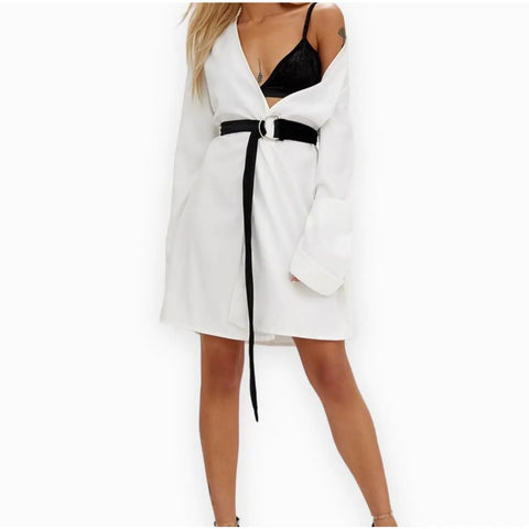 Waist-enhancing black fashion belt with asymmetrical shape and adjustable fit

