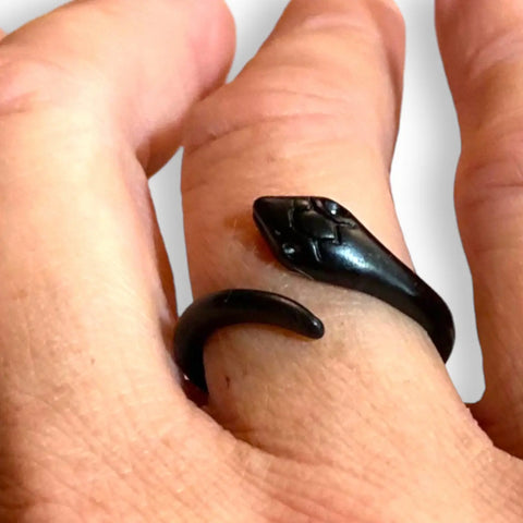  Black Viper Wrap Around Band Ring