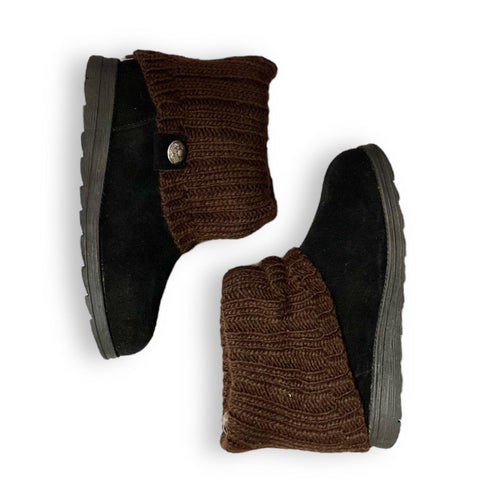 muk luks black suede brown cable-knit sweater ankle boots with cushioned footbed and TPR sole, women’s size 7