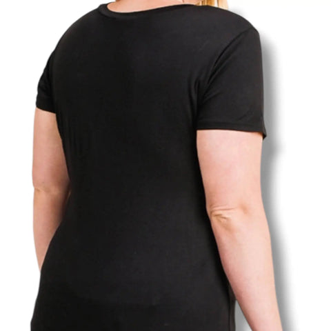Women's black Love Never Fails Gold Foil Graphic Tee with black stretch fabric and plus-size fit / 2X